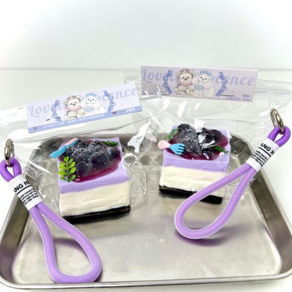 3【블루베리 시리즈】모방 식품 스퀴시 슬라임, 식품급 실리콘 소재로 수제 제작한 안전 무독한 스트레스 해소 장난감입니다. 손 근육 단련하고 정신적 스트레스를 완화해 드릴 뿐만 아니라 세탁 가능하며, 40000원 구매 시 무료 배송해 드립니다.