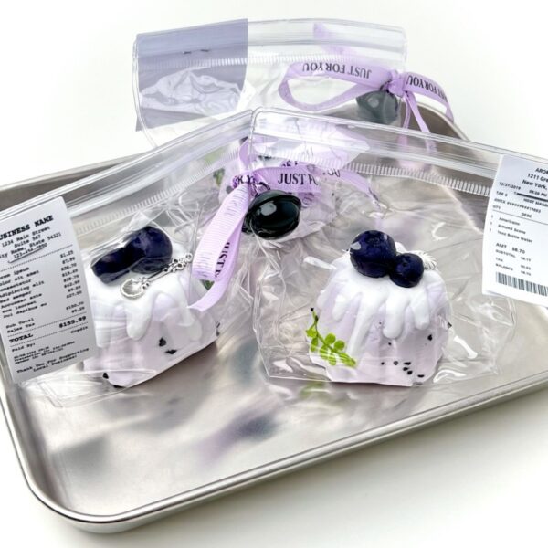 3【블루베리 시리즈】모방 식품 스퀴시 슬라임, 식품급 실리콘 소재로 수제 제작한 안전 무독한 스트레스 해소 장난감입니다. 손 근육 단련하고 정신적 스트레스를 완화해 드릴 뿐만 아니라 세탁 가능하며, 40000원 구매 시 무료 배송해 드립니다.