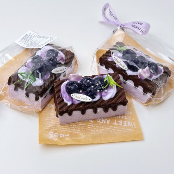 3【블루베리 시리즈】모방 식품 스퀴시 슬라임, 식품급 실리콘 소재로 수제 제작한 안전 무독한 스트레스 해소 장난감입니다. 손 근육 단련하고 정신적 스트레스를 완화해 드릴 뿐만 아니라 세탁 가능하며, 40000원 구매 시 무료 배송해 드립니다.