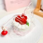 109【딸기 크림 케이크】모방 식품 스퀴시 슬라임, 식품급 실리콘 소재로 수제 제작한 안전 무독한 스트레스 해소 장난감입니다. 손 근육 단련하고 정신적 스트레스를 완화해 드릴 뿐만 아니라 세탁 가능하며, 40000원 구매 시 무료 배송해 드립니다.