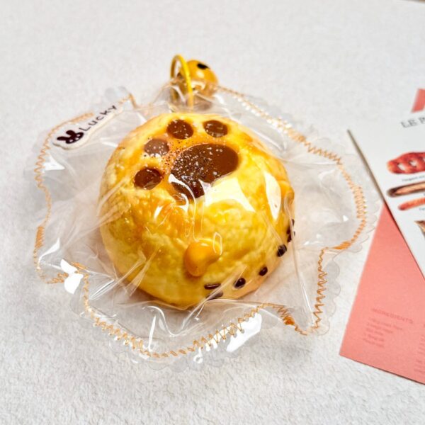 141【고양이발 빵】모방 식품 스퀴시 슬라임, 식품급 실리콘 소재로 수제 제작한 안전 무독한 스트레스 해소 장난감입니다. 손 근육 단련하고 정신적 스트레스를 완화해 드릴 뿐만 아니라 세탁 가능하며, 40000원 구매 시 무료 배송해 드립니다.