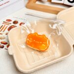 56【고양이 치즈 (촉촉한 텍스처)】모방 식품 스퀴시 슬라임, 식품급 실리콘 소재로 수제 제작한 안전 무독한 스트레스 해소 장난감입니다. 손 근육 단련하고 정신적 스트레스를 완화해 드릴 뿐만 아니라 세탁 가능하며, 40000원 구매 시 무료 배송해 드립니다.