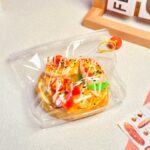 100【납작새우 연어 굴뚝빵】모방 식품 스퀴시 슬라임, 식품급 실리콘 소재로 수제 제작한 안전 무독한 스트레스 해소 장난감입니다. 손 근육 단련하고 정신적 스트레스를 완화해 드릴 뿐만 아니라 세탁 가능하며, 40000원 구매 시 무료 배송해 드립니다.