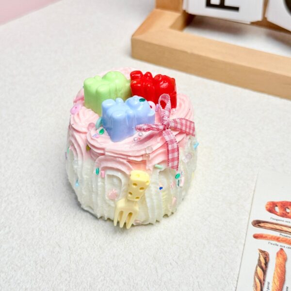 139【소녀풍 젤리 크림 케이크】모방 식품 스퀴시 슬라임, 식품급 실리콘 소재로 수제 제작한 안전 무독한 스트레스 해소 장난감입니다. 손 근육 단련하고 정신적 스트레스를 완화해 드릴 뿐만 아니라 세탁 가능하며, 40000원 구매 시 무료 배송해 드립니다.