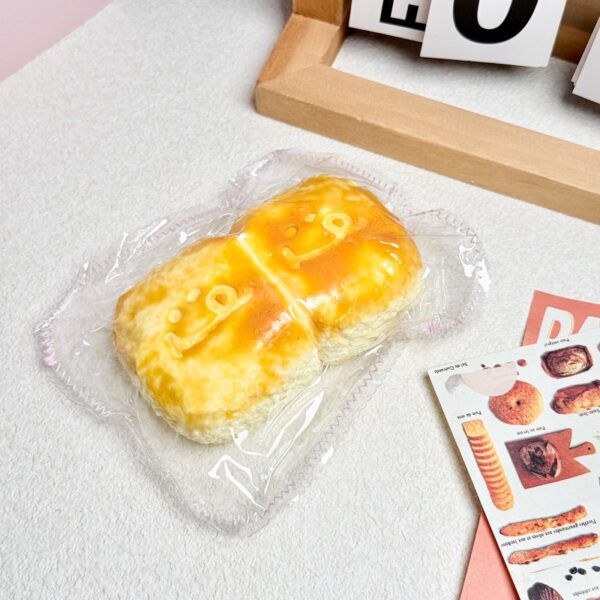 193【스마일 더블 브레드】모방 식품 스퀴시 슬라임, 식품급 실리콘 소재로 수제 제작한 안전 무독한 스트레스 해소 장난감입니다. 손 근육 단련하고 정신적 스트레스를 완화해 드릴 뿐만 아니라 세탁 가능하며, 40000원 구매 시 무료 배송해 드립니다.
