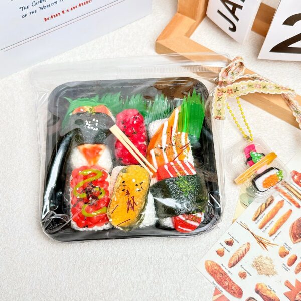 22【초밥 시리즈】모방 식품 스퀴시 슬라임, 식품급 실리콘 소재로 수제 제작한 안전 무독한 스트레스 해소 장난감입니다. 손 근육 단련하고 정신적 스트레스를 완화해 드릴 뿐만 아니라 세탁 가능하며, 40000원 구매 시 무료 배송해 드립니다.