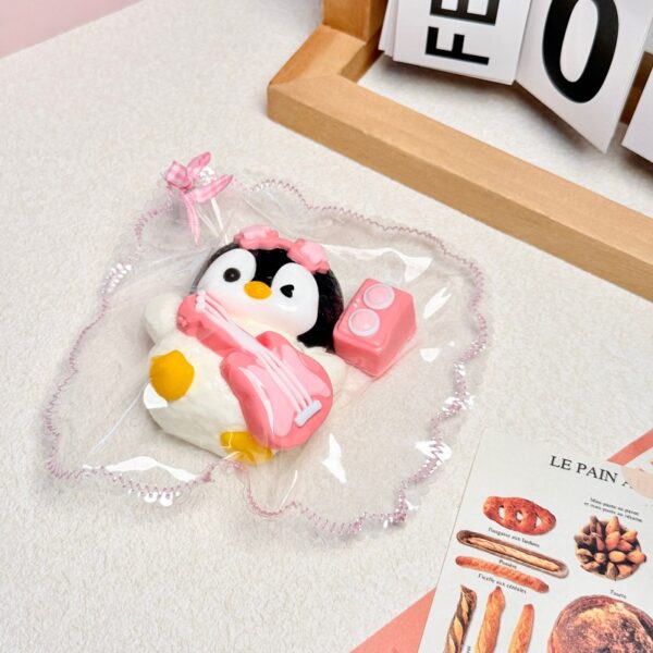 137【기타 펭귄】모방 식품 스퀴시 슬라임, 식품급 실리콘 소재로 수제 제작한 안전 무독한 스트레스 해소 장난감입니다. 손 근육 단련하고 정신적 스트레스를 완화해 드릴 뿐만 아니라 세탁 가능하며, 40000원 구매 시 무료 배송해 드립니다.