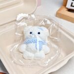 131【스카프 곰돌이 블루】모방 식품 스퀴시 슬라임, 식품급 실리콘 소재로 수제 제작한 안전 무독한 스트레스 해소 장난감입니다. 손 근육 단련하고 정신적 스트레스를 완화해 드릴 뿐만 아니라 세탁 가능하며, 40000원 구매 시 무료 배송해 드립니다.