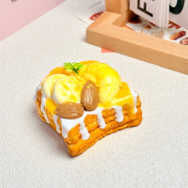 119【두리안바나나 팬케이크】모방 식품 스퀴시 슬라임, 식품급 실리콘 소재로 수제 제작한 안전 무독한 스트레스 해소 장난감입니다. 손 근육 단련하고 정신적 스트레스를 완화해 드릴 뿐만 아니라 세탁 가능하며, 40000원 구매 시 무료 배송해 드립니다.