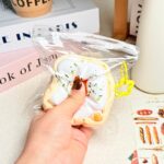 50【계란후라이 미니토스트】모방 식품 스퀴시 슬라임, 식품급 실리콘 소재로 수제 제작한 안전 무독한 스트레스 해소 장난감입니다. 손 근육 단련하고 정신적 스트레스를 완화해 드릴 뿐만 아니라 세탁 가능하며, 40000원 구매 시 무료 배송해 드립니다.