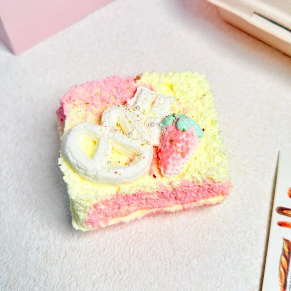 118【벚꽃쉐이크 더블토스트】모방 식품 스퀴시 슬라임, 식품급 실리콘 소재로 수제 제작한 안전 무독한 스트레스 해소 장난감입니다. 손 근육 단련하고 정신적 스트레스를 완화해 드릴 뿐만 아니라 세탁 가능하며, 40000원 구매 시 무료 배송해 드립니다.