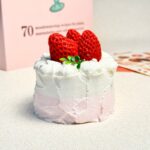 109【딸기 크림 케이크】모방 식품 스퀴시 슬라임, 식품급 실리콘 소재로 수제 제작한 안전 무독한 스트레스 해소 장난감입니다. 손 근육 단련하고 정신적 스트레스를 완화해 드릴 뿐만 아니라 세탁 가능하며, 40000원 구매 시 무료 배송해 드립니다.