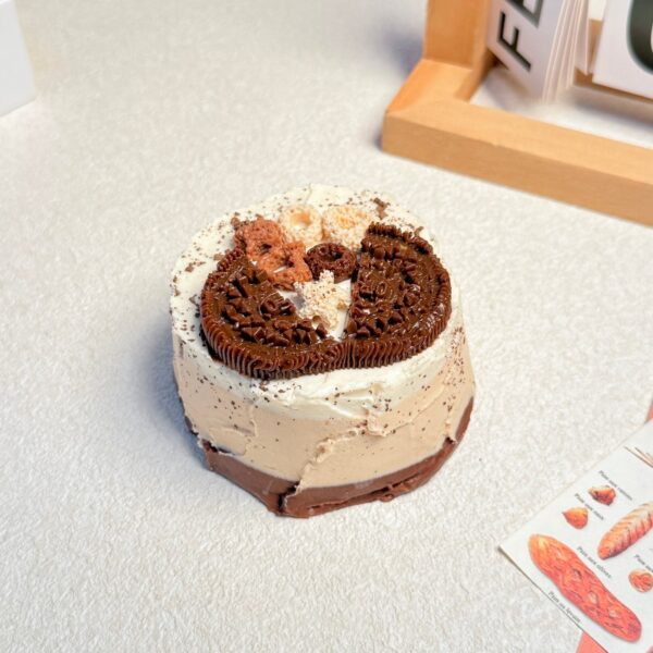 103【바실로피타 케이크】모방 식품 스퀴시 슬라임, 식품급 실리콘 소재로 수제 제작한 안전 무독한 스트레스 해소 장난감입니다. 손 근육 단련하고 정신적 스트레스를 완화해 드릴 뿐만 아니라 세탁 가능하며, 40000원 구매 시 무료 배송해 드립니다.