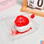 91【딸기 샌드 요거트】모방 식품 스퀴시 슬라임, 식품급 실리콘 소재로 수제 제작한 안전 무독한 스트레스 해소 장난감입니다. 손 근육 단련하고 정신적 스트레스를 완화해 드릴 뿐만 아니라 세탁 가능하며, 40000원 구매 시 무료 배송해 드립니다.