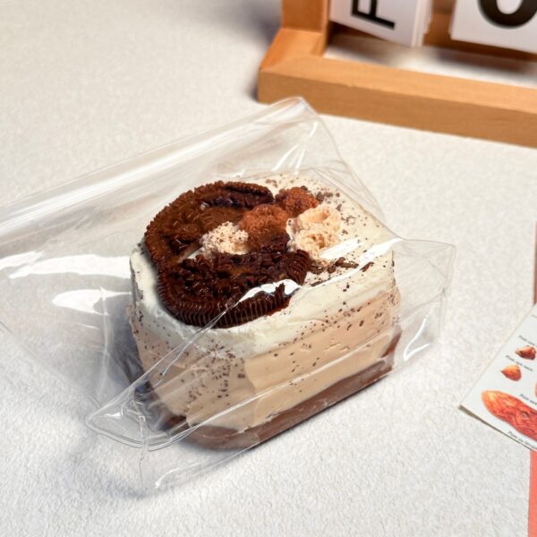 103【바실로피타 케이크】모방 식품 스퀴시 슬라임, 식품급 실리콘 소재로 수제 제작한 안전 무독한 스트레스 해소 장난감입니다. 손 근육 단련하고 정신적 스트레스를 완화해 드릴 뿐만 아니라 세탁 가능하며, 40000원 구매 시 무료 배송해 드립니다.