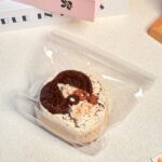 103【바실로피타 케이크】모방 식품 스퀴시 슬라임, 식품급 실리콘 소재로 수제 제작한 안전 무독한 스트레스 해소 장난감입니다. 손 근육 단련하고 정신적 스트레스를 완화해 드릴 뿐만 아니라 세탁 가능하며, 40000원 구매 시 무료 배송해 드립니다.