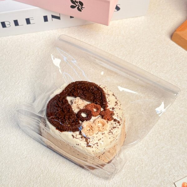 103【바실로피타 케이크】모방 식품 스퀴시 슬라임, 식품급 실리콘 소재로 수제 제작한 안전 무독한 스트레스 해소 장난감입니다. 손 근육 단련하고 정신적 스트레스를 완화해 드릴 뿐만 아니라 세탁 가능하며, 40000원 구매 시 무료 배송해 드립니다.