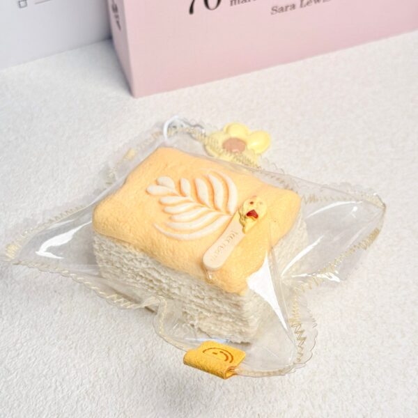 136【라떼아트 토스트 시리즈】모방 식품 스퀴시 슬라임, 식품급 실리콘 소재로 수제 제작한 안전 무독한 스트레스 해소 장난감입니다. 손 근육 단련하고 정신적 스트레스를 완화해 드릴 뿐만 아니라 세탁 가능하며, 40000원 구매 시 무료 배송해 드립니다.