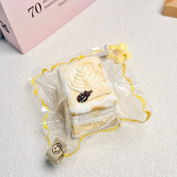 136【라떼아트 토스트 시리즈】모방 식품 스퀴시 슬라임, 식품급 실리콘 소재로 수제 제작한 안전 무독한 스트레스 해소 장난감입니다. 손 근육 단련하고 정신적 스트레스를 완화해 드릴 뿐만 아니라 세탁 가능하며, 40000원 구매 시 무료 배송해 드립니다.