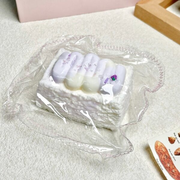 278【보라 화이트 블러 크림 토스트】모방 식품 스퀴시 슬라임, 식품급 실리콘 소재로 수제 제작한 안전 무독한 스트레스 해소 장난감입니다. 손 근육 단련하고 정신적 스트레스를 완화해 드릴 뿐만 아니라 세탁 가능하며, 40000원 구매 시 무료 배송해 드립니다.