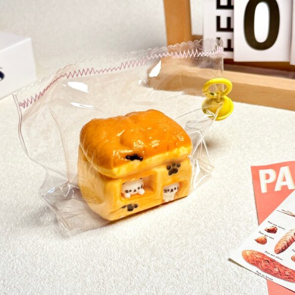 95【고양이 빵집】모방 식품 스퀴시 슬라임, 식품급 실리콘 소재로 수제 제작한 안전 무독한 스트레스 해소 장난감입니다. 손 근육 단련하고 정신적 스트레스를 완화해 드릴 뿐만 아니라 세탁 가능하며, 40000원 구매 시 무료 배송해 드립니다.