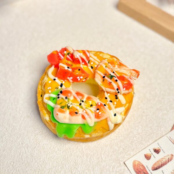 100【납작새우 연어 굴뚝빵】모방 식품 스퀴시 슬라임, 식품급 실리콘 소재로 수제 제작한 안전 무독한 스트레스 해소 장난감입니다. 손 근육 단련하고 정신적 스트레스를 완화해 드릴 뿐만 아니라 세탁 가능하며, 40000원 구매 시 무료 배송해 드립니다.