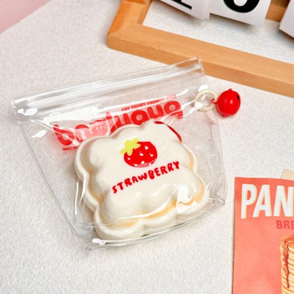 90【딸기 흘림 포켓빵】모방 식품 스퀴시 슬라임, 식품급 실리콘 소재로 수제 제작한 안전 무독한 스트레스 해소 장난감입니다. 손 근육 단련하고 정신적 스트레스를 완화해 드릴 뿐만 아니라 세탁 가능하며, 40000원 구매 시 무료 배송해 드립니다.