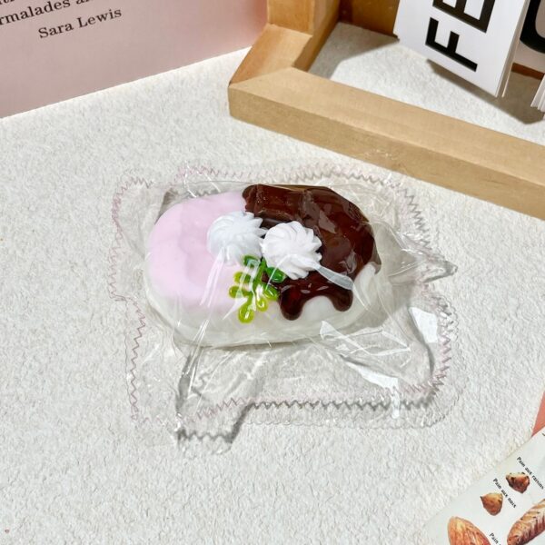 258【초코 시럽 반숙 치즈】모방 식품 스퀴시 슬라임, 식품급 실리콘 소재로 수제 제작한 안전 무독한 스트레스 해소 장난감입니다. 손 근육 단련하고 정신적 스트레스를 완화해 드릴 뿐만 아니라 세탁 가능하며, 40000원 구매 시 무료 배송해 드립니다.