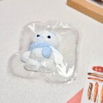 131【스카프 곰돌이 블루】모방 식품 스퀴시 슬라임, 식품급 실리콘 소재로 수제 제작한 안전 무독한 스트레스 해소 장난감입니다. 손 근육 단련하고 정신적 스트레스를 완화해 드릴 뿐만 아니라 세탁 가능하며, 40000원 구매 시 무료 배송해 드립니다.