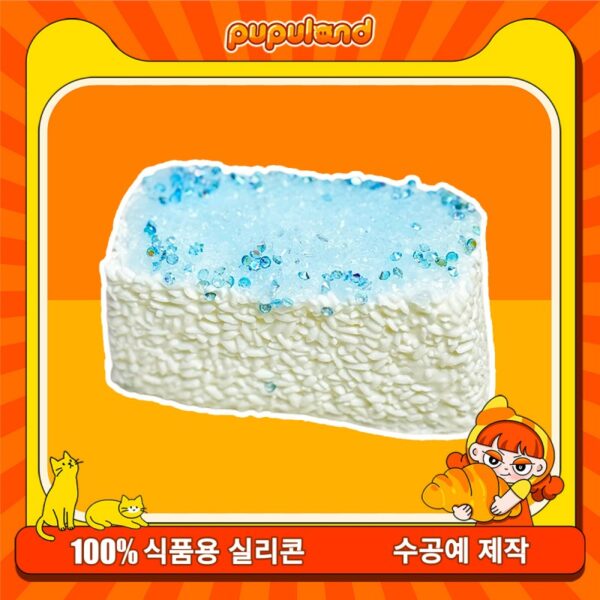 111【블루다이아몬드 길쭉한 주먹밥】모방 식품 스퀴시 슬라임, 식품급 실리콘 소재로 수제 제작한 안전 무독한 스트레스 해소 장난감입니다. 손 근육 단련하고 정신적 스트레스를 완화해 드릴 뿐만 아니라 세탁 가능하며, 40000원 구매 시 무료 배송해 드립니다.