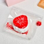 91【딸기 샌드 요거트】모방 식품 스퀴시 슬라임, 식품급 실리콘 소재로 수제 제작한 안전 무독한 스트레스 해소 장난감입니다. 손 근육 단련하고 정신적 스트레스를 완화해 드릴 뿐만 아니라 세탁 가능하며, 40000원 구매 시 무료 배송해 드립니다.