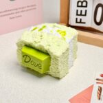 142【말차초코 빅 토스트】모방 식품 스퀴시 슬라임, 식품급 실리콘 소재로 수제 제작한 안전 무독한 스트레스 해소 장난감입니다. 손 근육 단련하고 정신적 스트레스를 완화해 드릴 뿐만 아니라 세탁 가능하며, 40000원 구매 시 무료 배송해 드립니다.