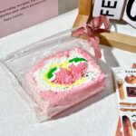 259【핑크 베리 토스트】모방 식품 스퀴시 슬라임, 식품급 실리콘 소재로 수제 제작한 안전 무독한 스트레스 해소 장난감입니다. 손 근육 단련하고 정신적 스트레스를 완화해 드릴 뿐만 아니라 세탁 가능하며, 40000원 구매 시 무료 배송해 드립니다.