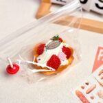 110【딸기크림타르트】모방 식품 스퀴시 슬라임, 식품급 실리콘 소재로 수제 제작한 안전 무독한 스트레스 해소 장난감입니다. 손 근육 단련하고 정신적 스트레스를 완화해 드릴 뿐만 아니라 세탁 가능하며, 40000원 구매 시 무료 배송해 드립니다.