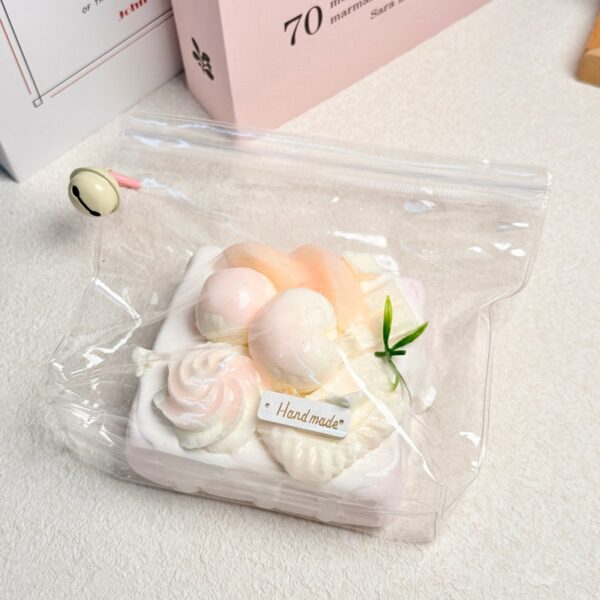 153【분옥 장미 시나몬 토스트】모방 식품 스퀴시 슬라임, 식품급 실리콘 소재로 수제 제작한 안전 무독한 스트레스 해소 장난감입니다. 손 근육 단련하고 정신적 스트레스를 완화해 드릴 뿐만 아니라 세탁 가능하며, 40000원 구매 시 무료 배송해 드립니다.