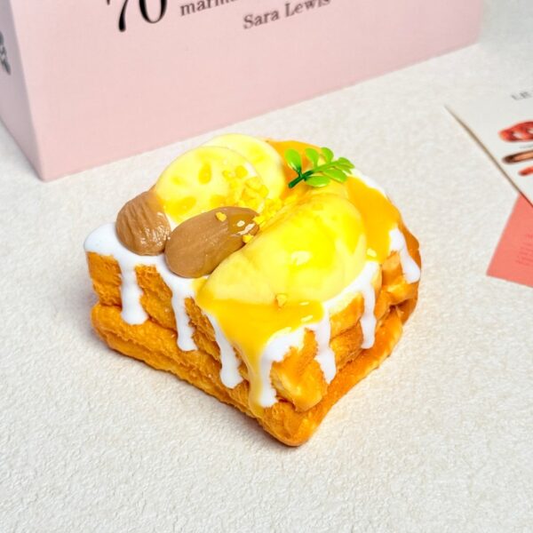 119【두리안바나나 팬케이크】모방 식품 스퀴시 슬라임, 식품급 실리콘 소재로 수제 제작한 안전 무독한 스트레스 해소 장난감입니다. 손 근육 단련하고 정신적 스트레스를 완화해 드릴 뿐만 아니라 세탁 가능하며, 40000원 구매 시 무료 배송해 드립니다.