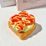 270【아메리칸 새우 두꺼운 토스트】모방 식품 스퀴시 슬라임, 식품급 실리콘 소재로 수제 제작한 안전 무독한 스트레스 해소 장난감입니다. 손 근육 단련하고 정신적 스트레스를 완화해 드릴 뿐만 아니라 세탁 가능하며, 40000원 구매 시 무료 배송해 드립니다.