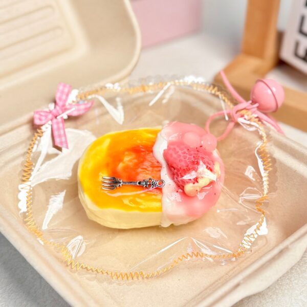 114【딸기 치즈스틱】모방 식품 스퀴시 슬라임, 식품급 실리콘 소재로 수제 제작한 안전 무독한 스트레스 해소 장난감입니다. 손 근육 단련하고 정신적 스트레스를 완화해 드릴 뿐만 아니라 세탁 가능하며, 40000원 구매 시 무료 배송해 드립니다.