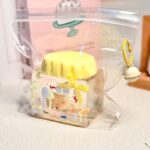 108【동화 곰돌이 통케이크】모방 식품 스퀴시 슬라임, 식품급 실리콘 소재로 수제 제작한 안전 무독한 스트레스 해소 장난감입니다. 손 근육 단련하고 정신적 스트레스를 완화해 드릴 뿐만 아니라 세탁 가능하며, 40000원 구매 시 무료 배송해 드립니다.