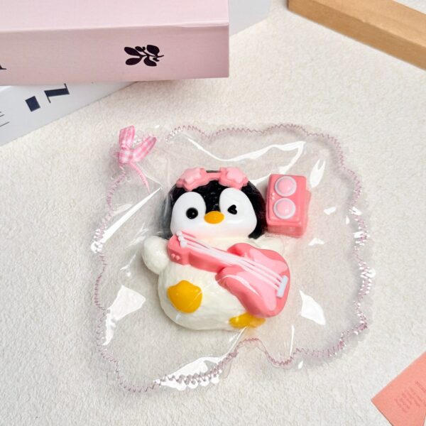 137【기타 펭귄】모방 식품 스퀴시 슬라임, 식품급 실리콘 소재로 수제 제작한 안전 무독한 스트레스 해소 장난감입니다. 손 근육 단련하고 정신적 스트레스를 완화해 드릴 뿐만 아니라 세탁 가능하며, 40000원 구매 시 무료 배송해 드립니다.