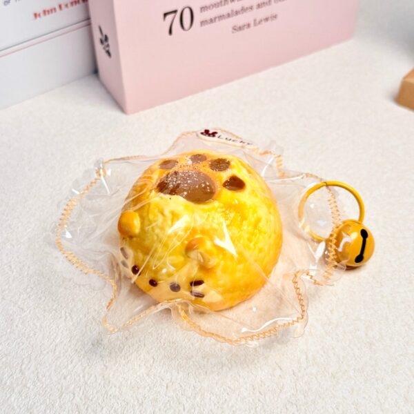 141【고양이발 빵】모방 식품 스퀴시 슬라임, 식품급 실리콘 소재로 수제 제작한 안전 무독한 스트레스 해소 장난감입니다. 손 근육 단련하고 정신적 스트레스를 완화해 드릴 뿐만 아니라 세탁 가능하며, 40000원 구매 시 무료 배송해 드립니다.