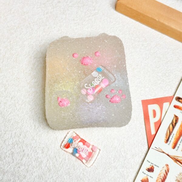 38【투명 사탕 강아지】모방 식품 스퀴시 슬라임, 식품급 실리콘 소재로 수제 제작한 안전 무독한 스트레스 해소 장난감입니다. 손 근육 단련하고 정신적 스트레스를 완화해 드릴 뿐만 아니라 세탁 가능하며, 40000원 구매 시 무료 배송해 드립니다.