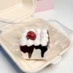 104【체리핑크 복숭아 시럽 케이크】모방 식품 스퀴시 슬라임, 식품급 실리콘 소재로 수제 제작한 안전 무독한 스트레스 해소 장난감입니다. 손 근육 단련하고 정신적 스트레스를 완화해 드릴 뿐만 아니라 세탁 가능하며, 40000원 구매 시 무료 배송해 드립니다.