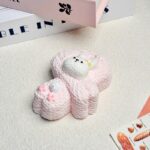 159【머플러 니트 토끼】모방 식품 스퀴시 슬라임, 식품급 실리콘 소재로 수제 제작한 안전 무독한 스트레스 해소 장난감입니다. 손 근육 단련하고 정신적 스트레스를 완화해 드릴 뿐만 아니라 세탁 가능하며, 40000원 구매 시 무료 배송해 드립니다.