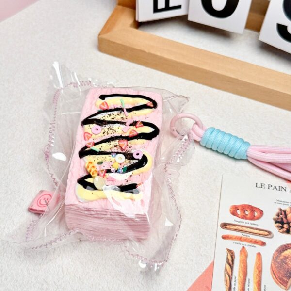 135【크레이프 브릭 시리즈】모방 식품 스퀴시 슬라임, 식품급 실리콘 소재로 수제 제작한 안전 무독한 스트레스 해소 장난감입니다. 손 근육 단련하고 정신적 스트레스를 완화해 드릴 뿐만 아니라 세탁 가능하며, 40000원 구매 시 무료 배송해 드립니다.