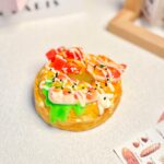 100【납작새우 연어 굴뚝빵】모방 식품 스퀴시 슬라임, 식품급 실리콘 소재로 수제 제작한 안전 무독한 스트레스 해소 장난감입니다. 손 근육 단련하고 정신적 스트레스를 완화해 드릴 뿐만 아니라 세탁 가능하며, 40000원 구매 시 무료 배송해 드립니다.