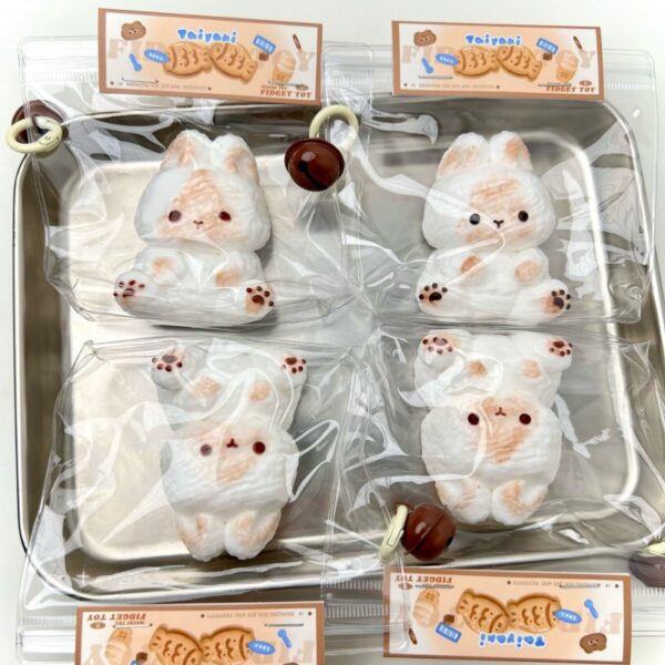 29【토끼 시리즈】모방 식품 스퀴시 슬라임, 식품급 실리콘 소재로 수제 제작한 안전 무독한 스트레스 해소 장난감입니다. 손 근육 단련하고 정신적 스트레스를 완화해 드릴 뿐만 아니라 세탁 가능하며, 40000원 구매 시 무료 배송해 드립니다.