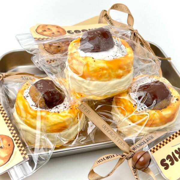 28【케이크 시리즈】모방 식품 스퀴시 슬라임, 식품급 실리콘 소재로 수제 제작한 안전 무독한 스트레스 해소 장난감입니다. 손 근육 단련하고 정신적 스트레스를 완화해 드릴 뿐만 아니라 세탁 가능하며, 40000원 구매 시 무료 배송해 드립니다.