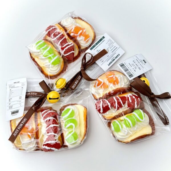 52【과일롤 3형제】모방 식품 스퀴시 슬라임, 식품급 실리콘 소재로 수제 제작한 안전 무독한 스트레스 해소 장난감입니다. 손 근육 단련하고 정신적 스트레스를 완화해 드릴 뿐만 아니라 세탁 가능하며, 40000원 구매 시 무료 배송해 드립니다.