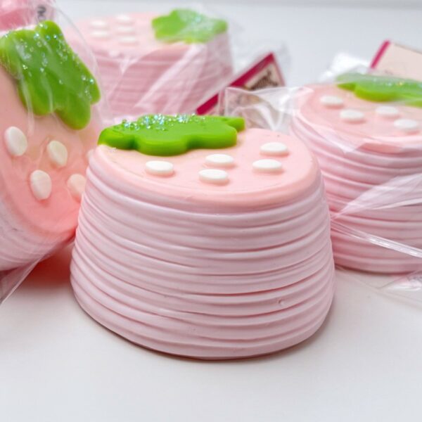 41【딸기 크레이프 케이크】모방 식품 스퀴시 슬라임, 식품급 실리콘 소재로 수제 제작한 안전 무독한 스트레스 해소 장난감입니다. 손 근육 단련하고 정신적 스트레스를 완화해 드릴 뿐만 아니라 세탁 가능하며, 40000원 구매 시 무료 배송해 드립니다.